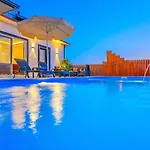 Uezuemlue 1 Bedroom Secluded With Private Pool Hot Tub *