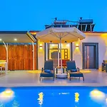 Uezuemlue 1 Bedroom Secluded With Private Pool Hot Tub *