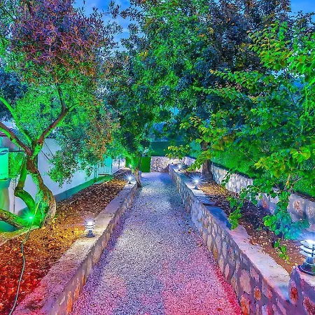 Uezuemlue 1 Bedroom Secluded With Private Pool Hot Tub Villa *