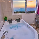 Uezuemlue 1 Bedroom Secluded With Private Pool Hot Tub