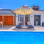 Vilă Uezuemlue 1 Bedroom Secluded With Private Pool Hot Tub *