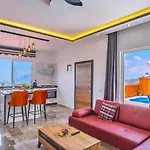 Uezuemlue 1 Bedroom Secluded With Private Pool Hot Tub Vilă Kalkan