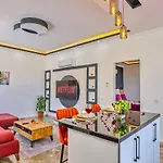 Vilă Uezuemlue 1 Bedroom Secluded With Private Pool Hot Tub *