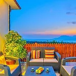 Uezuemlue 1 Bedroom Secluded With Private Pool Hot Tub Vilă