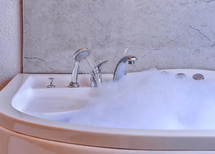 Uezuemlue 1 Bedroom Secluded With Private Pool Hot Tub *