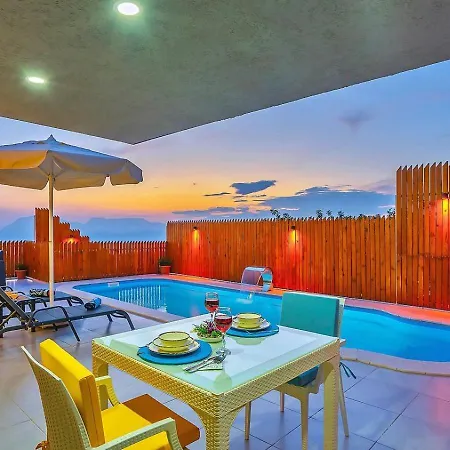 Uezuemlue 1 Bedroom Secluded With Private Pool Hot Tub カルカン