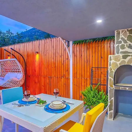 Uezuemlue 1 Bedroom Secluded With Private Pool Hot Tub ヴィラ カルカン