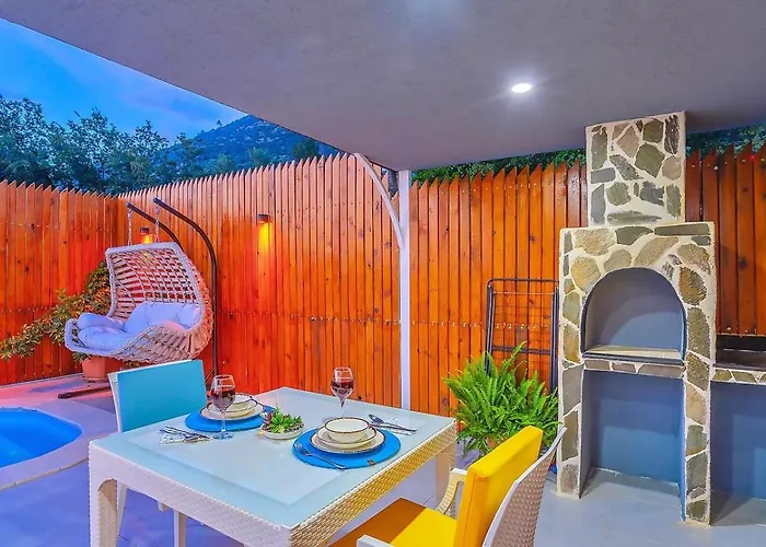 Uezuemlue 1 Bedroom Secluded With Private Pool Hot Tub ヴィラ カルカン