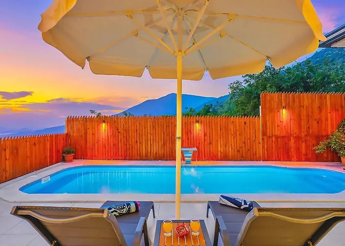 Uezuemlue 1 Bedroom Secluded With Private Pool Hot Tub ヴィラ カルカン