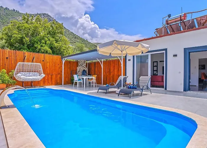 Uezuemlue 1 Bedroom Secluded With Private Pool Hot Tub ヴィラ